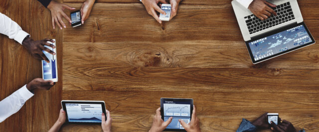 Teilnahme an Hauptversammlung: Verbot mobiler Endgeräte unverhältnismäßig