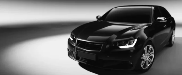 ein schwarzes Luxusauto